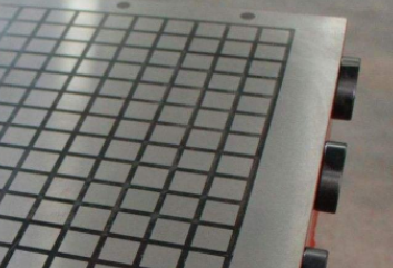 電永磁吸盤用于造船廠船板的搬運